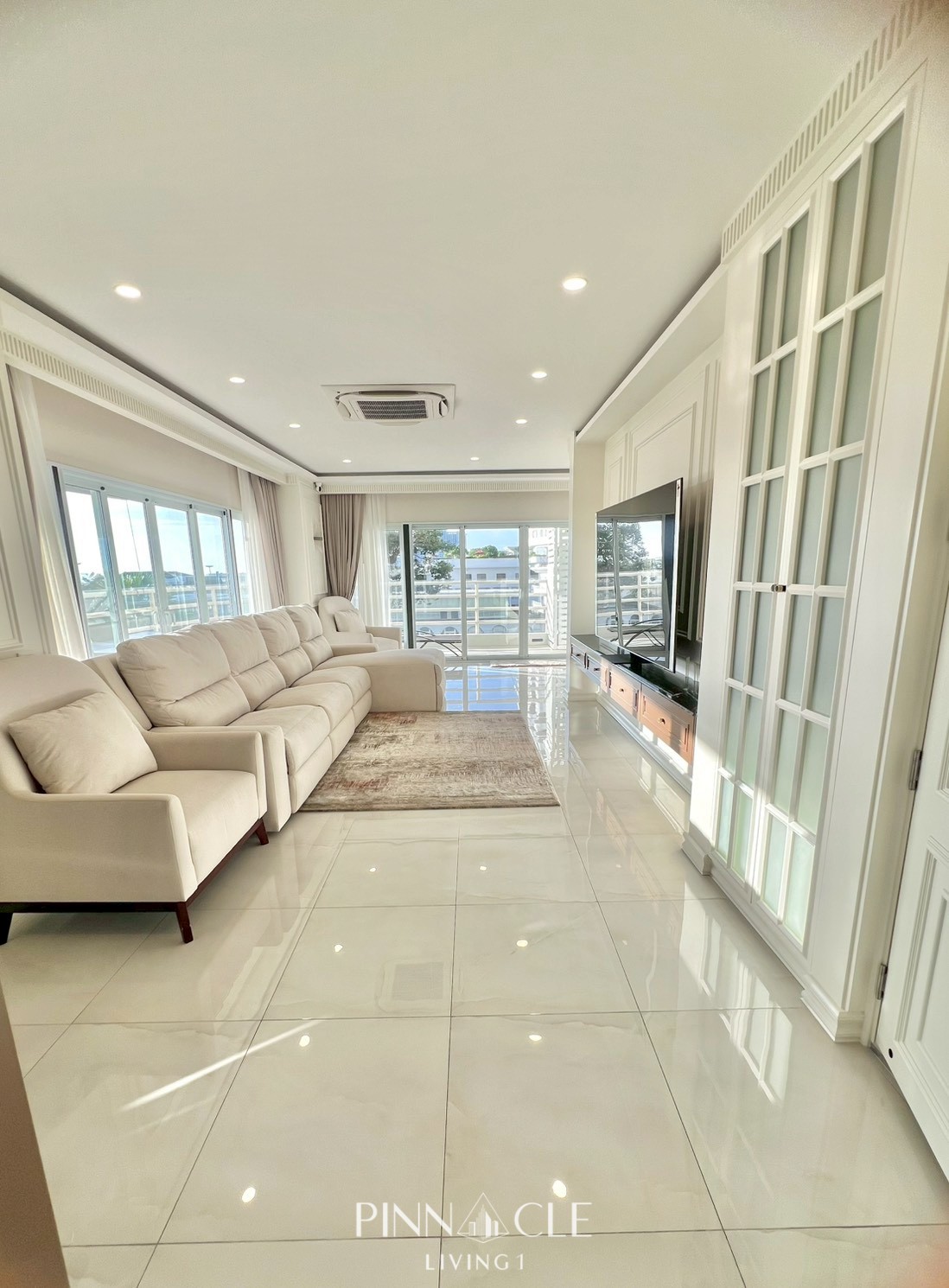 View Talay 8 Beachfront Condominium on Jometien Beach Pattaya - Image 3