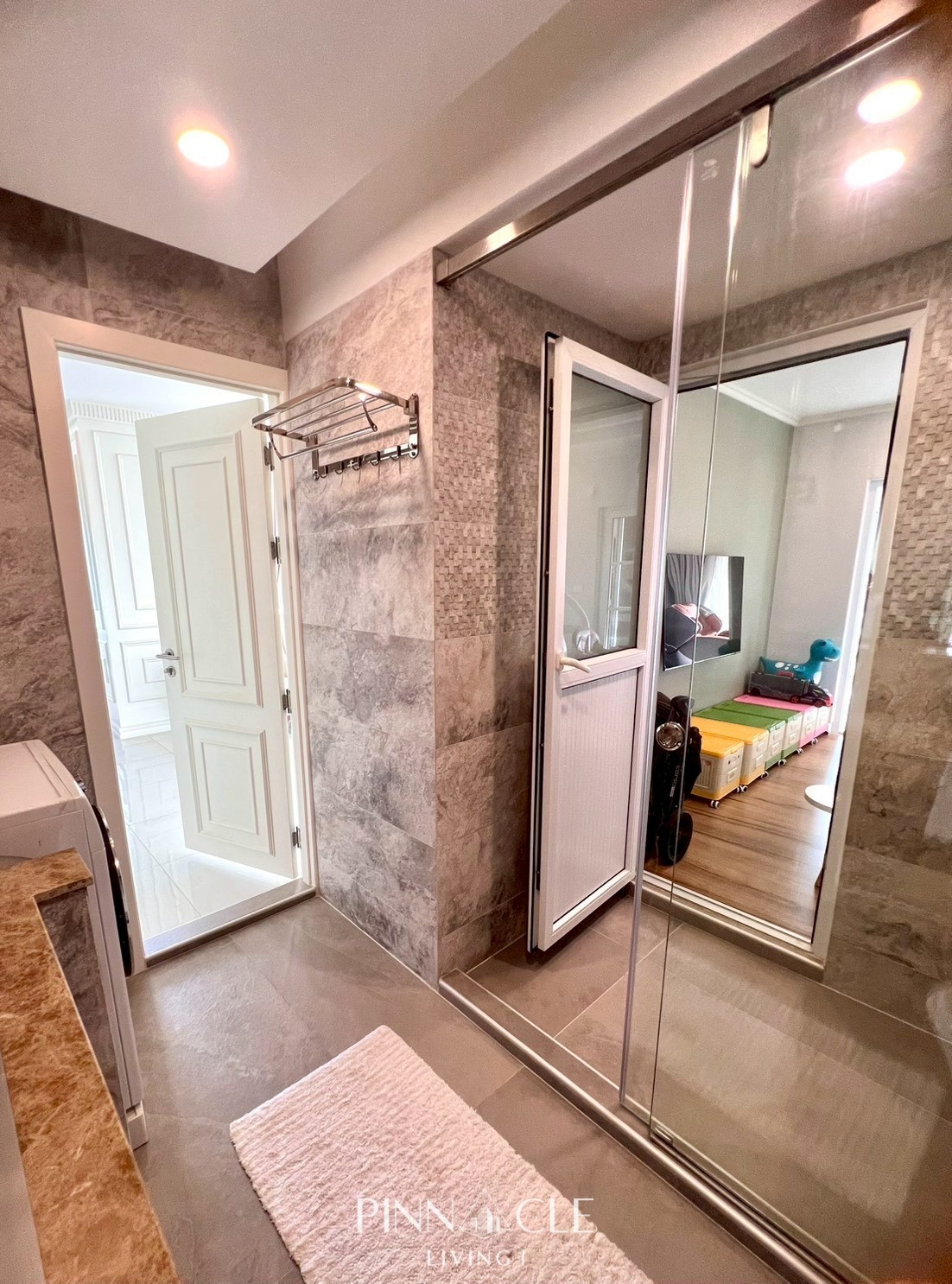 View Talay 8 Beachfront Condominium on Jometien Beach Pattaya - Image 9